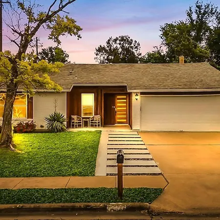 Chic Modern 4Br Retreat Near Downtown With Game Room And King Suites
